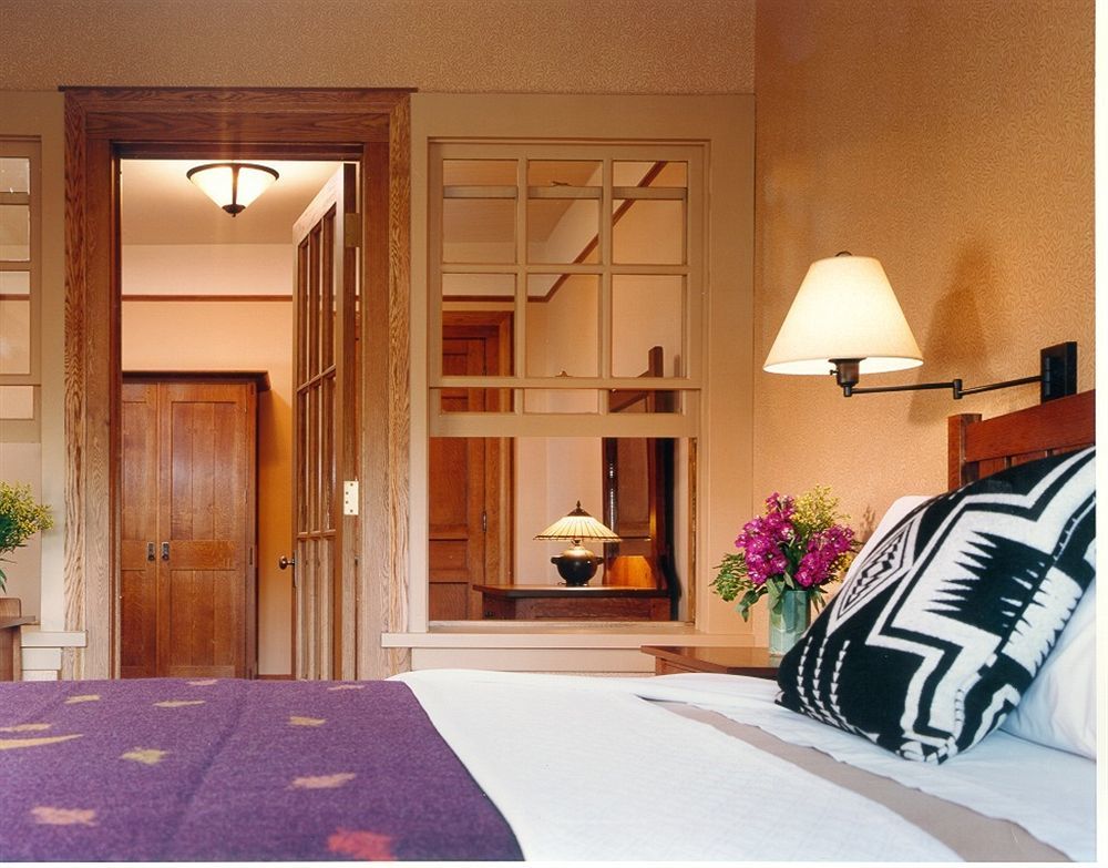 Roycroft Inn East Aurora Экстерьер фото